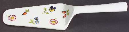 Petite Fleur Solid Ceramic Pie/Cake Server by Villeroy & Boch