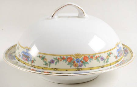VIT11 Round Covered Butter with Strainer by Victoria (Czech)