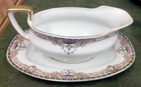 VIT24 Gravy Boat & Underplate