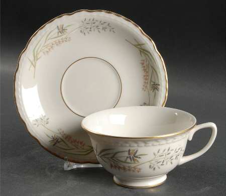 Amaryllis Footed Cup & Saucer Set