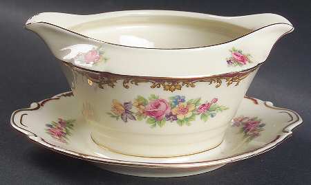 VIT129 Gravy Boat with Attached Underplate by Victoria (Czech)