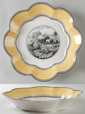 Audun Ferme Scalloped Serving Bowl