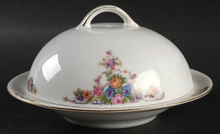 VIT156 Round Covered Butter by Victoria (Czech)