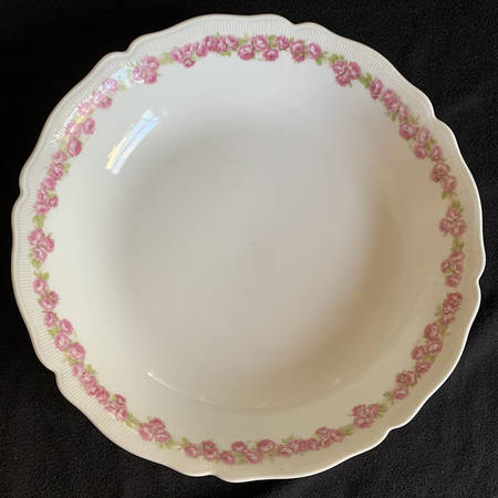 VNN51 9" Round Vegetable Bowl by Vienna