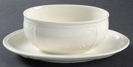 Cortina 2000 Gravy Boat with Attached Underplate
