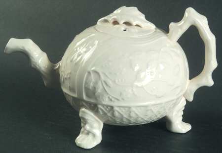 Classical Christmas Individual Teapot & Lid
