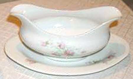 VNN48 Gravy Boat with Attached Underplate by Vienna
