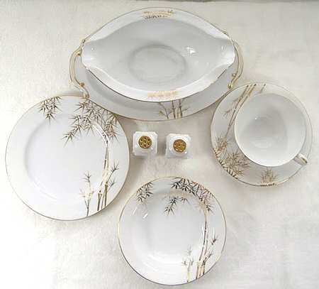 VEH1 Gravy Boat with Attached Underplate by Venus China