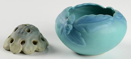 Art Pottery Vase & Frog/Grid