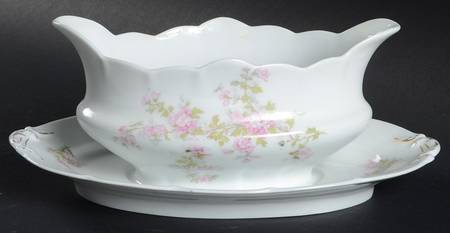 VTO216 Gravy Boat with Attached Underplate