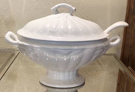 Wheat Oval Tureen & Lid w/Ladle & Underplate