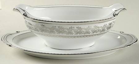 2476 Gravy Boat with Attached Underplate