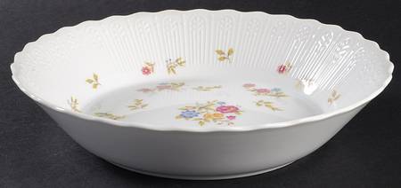 La Petite 9" Round Vegetable Bowl