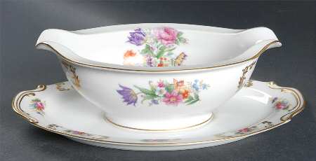 Frederika Gravy Boat with Attached Underplate