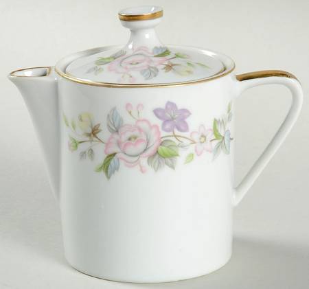 Lynnewood Creamer & Lid