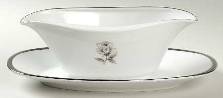 Queen Anne Gravy Boat with Attached Underplate