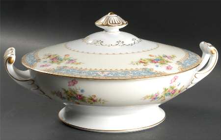 Rhapsody Round Covered Vegetable
