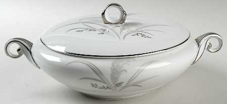 Silver Wheat Round Covered Vegetable