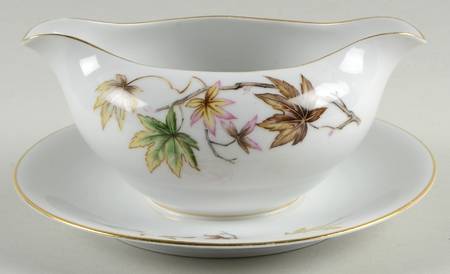 Victoria Gravy Boat with Attached Underplate