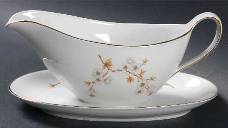 WIG7 Gravy Boat with Attached Underplate