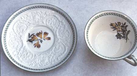 AL8183 Footed Cup & Saucer Set