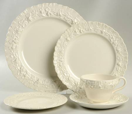Cream Color on Cream Color (Shell Edge) 5 Piece Place Setting