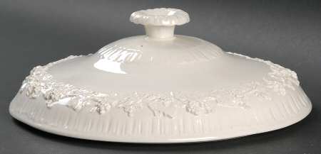 Cream Color on Cream Color (Shell Edge) Lid for Round Vegetable