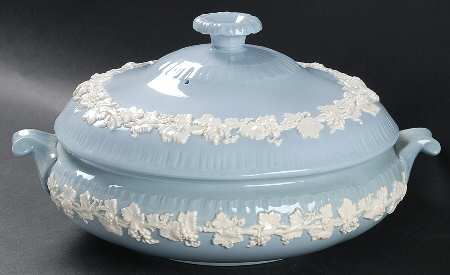 Cream Color on Lavender (Shell Edge) Round Covered Vegetable