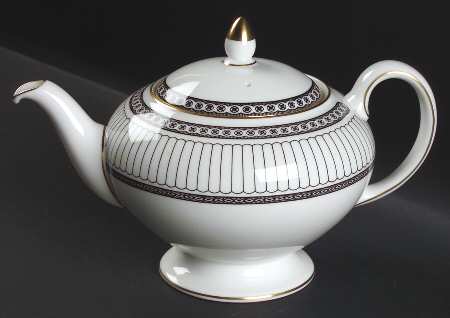 Colonnade Black Teapot & Lid