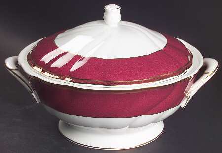 Crown Ruby Round Covered Vegetable