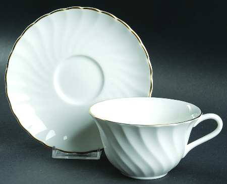Gold Chelsea Flat Cup & Saucer Set