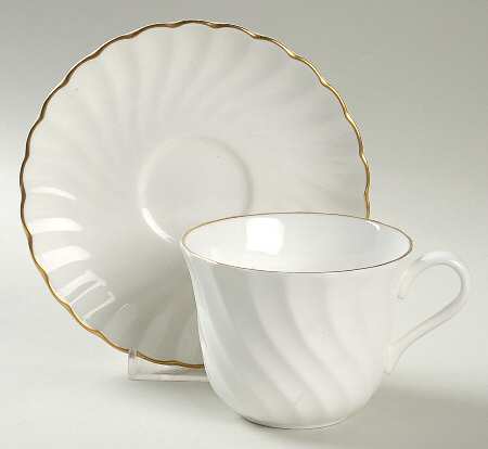 Gold Chelsea Flat Cup & Saucer Set
