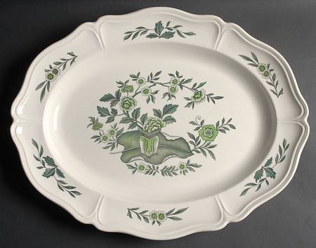 Green Leaf (Queen's Shape) 17" Oval Serving Platter