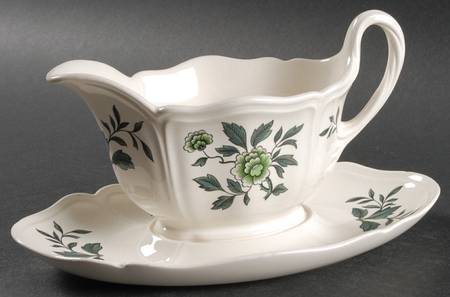 Green Leaf (Queen's Shape) Gravy Boat with Attached Underplate