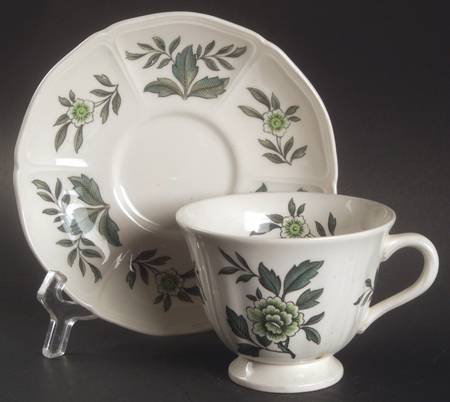 Green Leaf (Queen's Shape) Footed Cup & Saucer Set