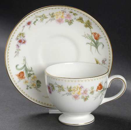 Mirabelle Footed Cup & Saucer Set
