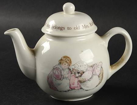 Mrs Tiggy Winkle Miniature Teapot & Lid