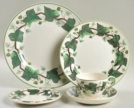 Napoleon Ivy Green (Queen's Ware) 5 Piece Place Setting by Wedgwood