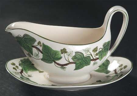 Napoleon Ivy Green (Queen's Ware) Gravy Boat with Attached Underplate