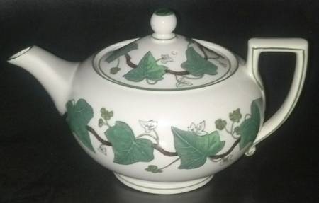 Napoleon Ivy Green (Queen's Ware) Individual Teapot & Lid