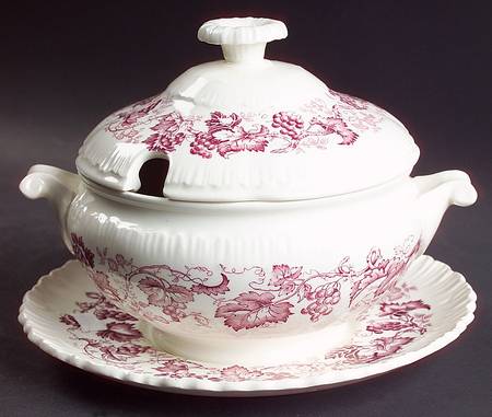 Old Vine Purple Sauce Boat & Lid with Underplate