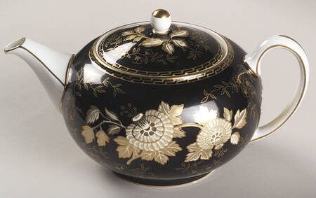Tonquin Black Teapot & Lid