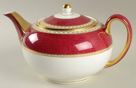 Ulander Powder Ruby Teapot & Lid