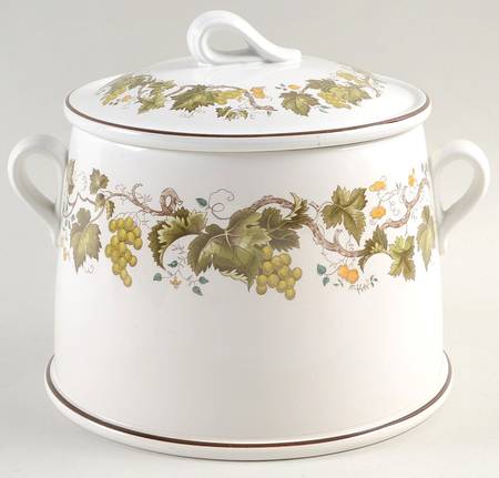 Vine (Croft) 2 Qt Round Covered Casserole by Wedgwood