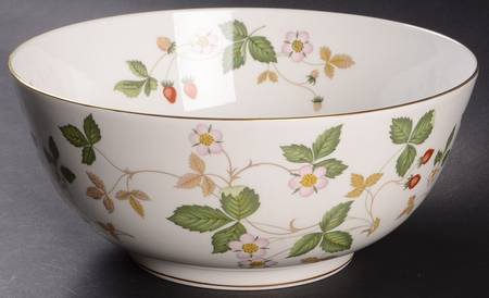 Wild Strawberry (Bone & Oven To Table) 9" Salad Serving Bowl