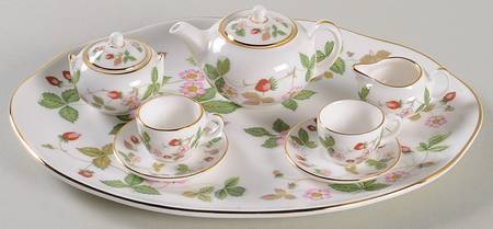 Wild Strawberry (Bone & Oven To Table) (10 Piece) Miniature Tea Set