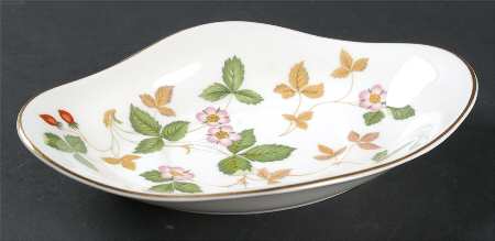 Wild Strawberry (Bone & Oven To Table) Underplate for Gravy Boat