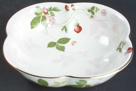 Wild Strawberry (Bone & Oven To Table) 6" Scalloped Bowl