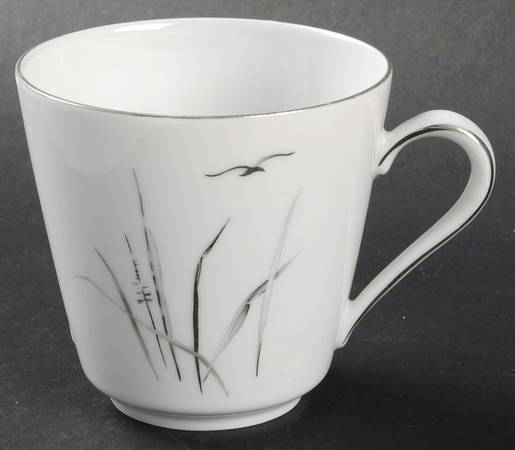 WIG13 Footed Cup