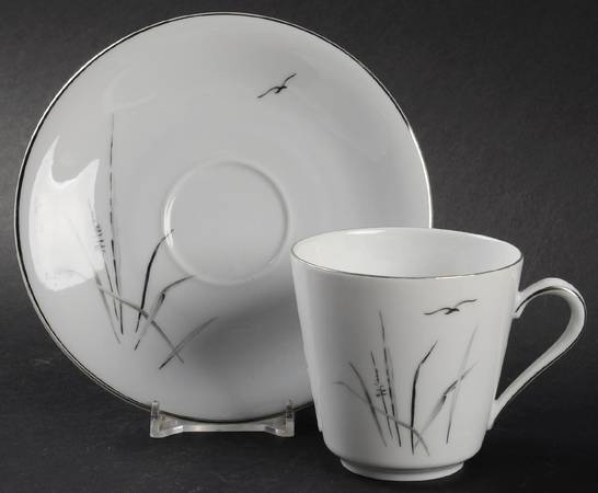 WIG13 Footed Cup & Saucer Set